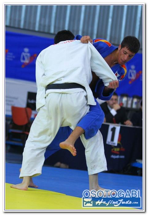 CEU2011 200048